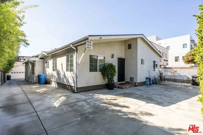 Photo - 4848 Oakwood Ave