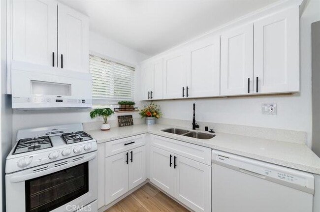 Photo - 218 E Hullett St