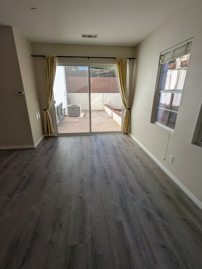 Great room looking to backyard - 1406 Mosaic Glen