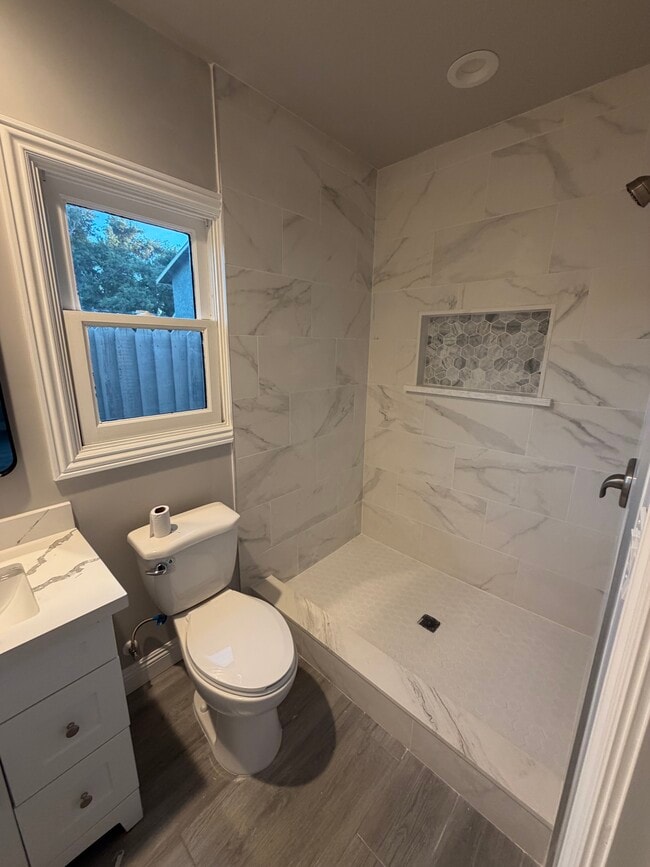 Photo - 848 Boston Pl