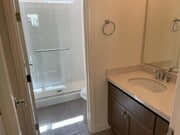 Photo - Large 5 Bed / 3 Bath Standalone unit in Lo... House