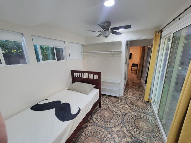 Photo - 11001 Darby Ave