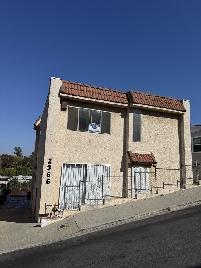 Building Photo - 2366 Bullard Ave Unit 1