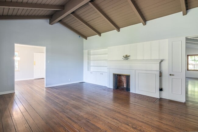 Photo - 4668 St Clair Ave