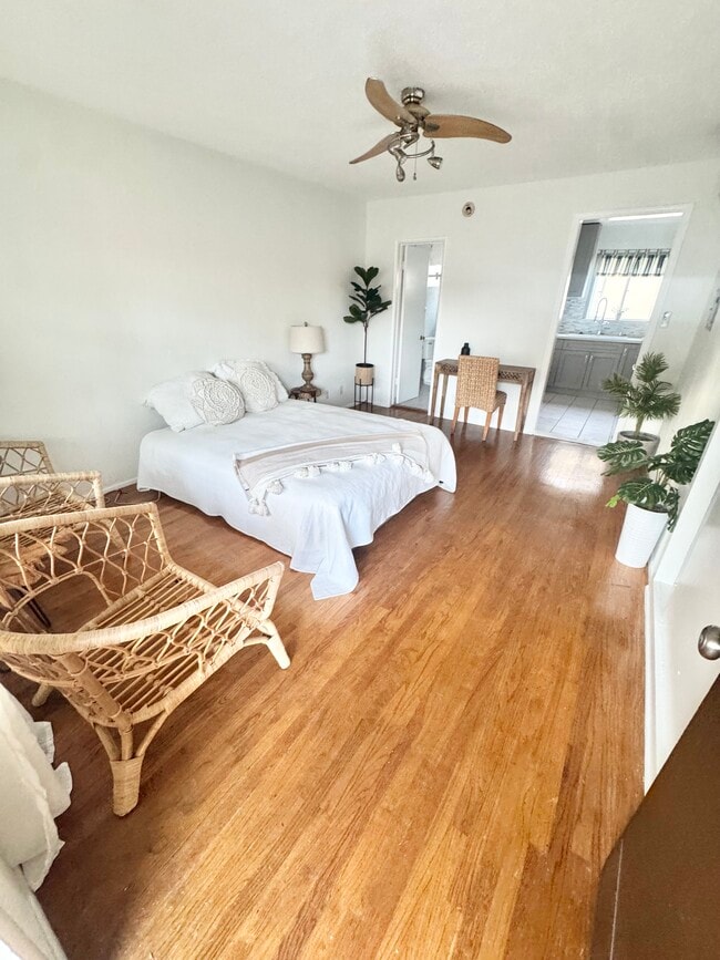 Building Photo - 1751 Winona Blvd Unit 6