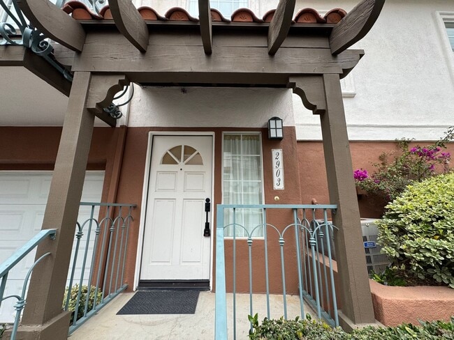 Photo - Bright 2Bd/2.5Ba End Unit w/Water/Sewer/Trash Included In Prestigious Tustin Community!