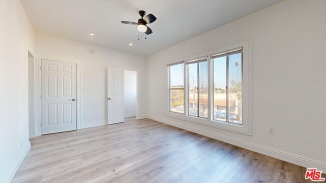 Building Photo - 2318 1/2 W Jefferson Blvd Unit A