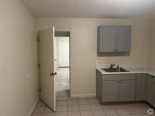 Building Photo - 5527 Bolivar St Unit ROOM Rental
