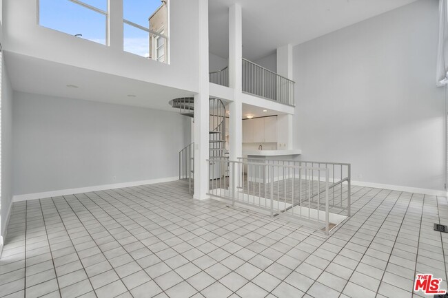 Photo - 114 Fleet St