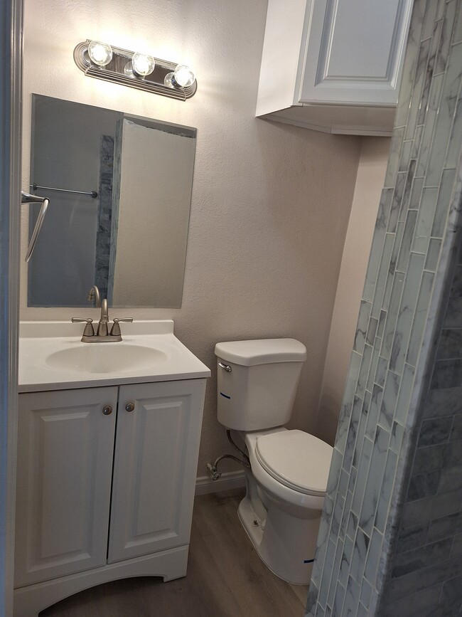 Photo - 16663 Victory Blvd Unit 16661