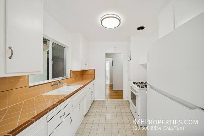 Photo - 1306 Havenhurst Dr Unit 6