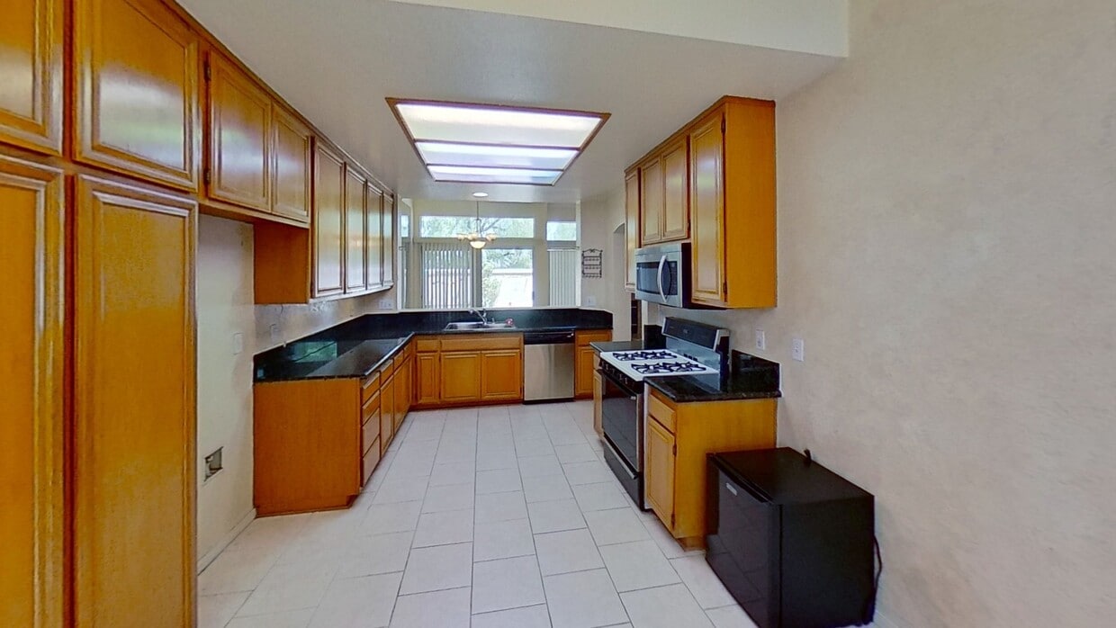 3D Tour - 615 Baywood Ln Condo