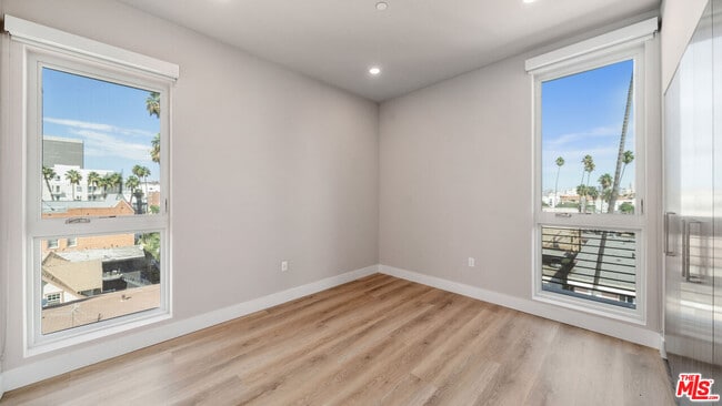 Photo - 927 Fedora St Unit 402