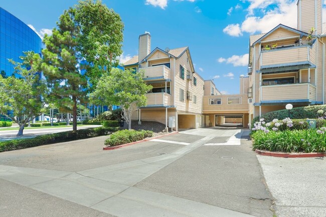 Top-Floor Condo in UTC – Updated and Move-... - Top-Floor Condo in UTC – Updated and Move-...