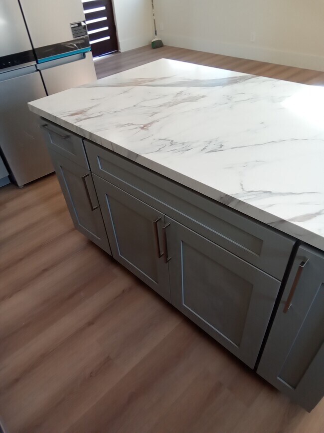 Photo - 1164 E Adams Blvd