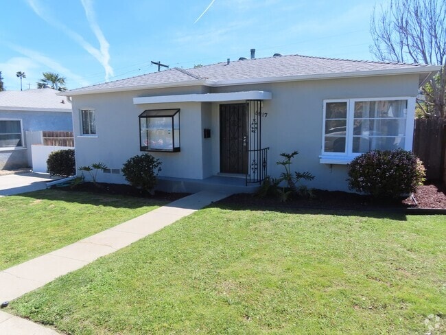 Building Photo - Three Bedroom House with Huge Bonus Room