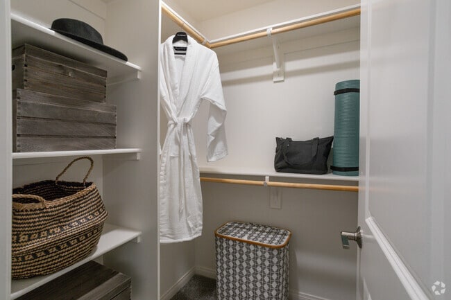 2BR, 2BA - 1056 SF - Lincoln Village Apartment Homes