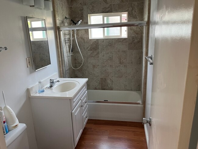 Photo - 511 Broadway St