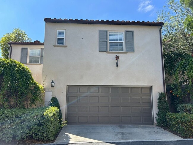 Building Photo - New! 3BD/2.5BA Two-Story Condo in Qual Hill Irvine!
