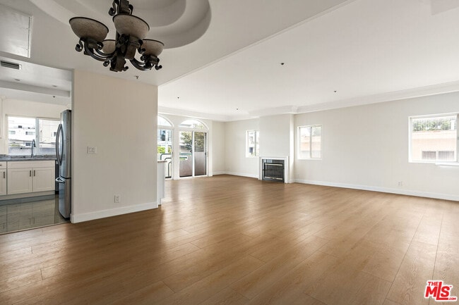 Photo - 1315 S Saltair Ave Unit 203