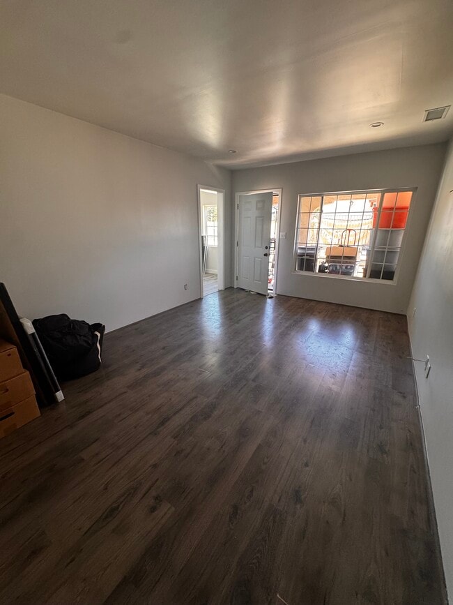 Photo - 639 W 4th St Unit 639