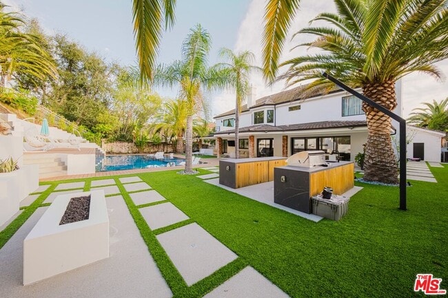 Photo - 25879 Chalmers Pl