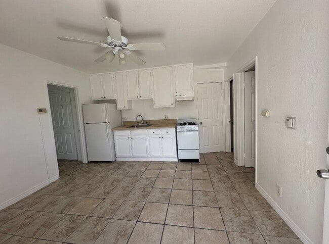 Photo - 405 E Esther St Unit 407 1/2
