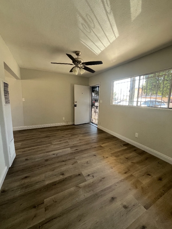 Photo - 7833 Towne Ave