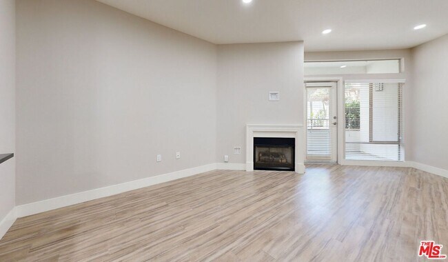 Photo - 6280 W 3rd St Unit 4-326