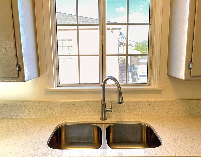 Photo - 4403 1/2 W Exposition Blvd