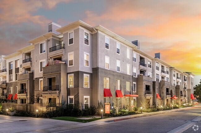 Building Photo - Stadium Lofts