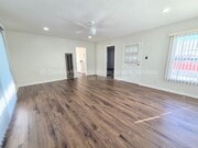 Photo - 9506 Park St