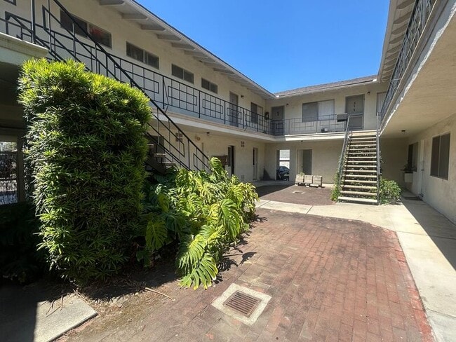 Photo - 325 N Glendora Ave