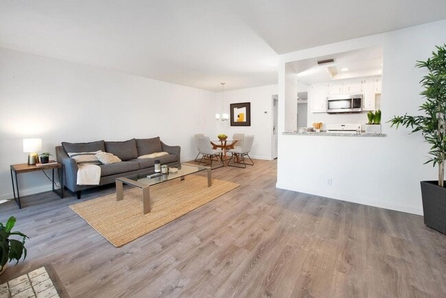 Photo - 2660 Lake Ave Unit 4