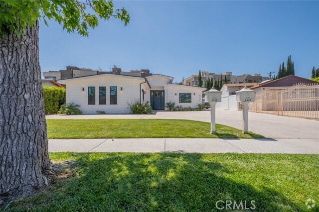 Building Photo - 6437 Longridge Ave Rental