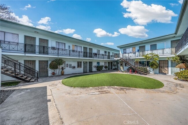 Photo - Emerald Apartments