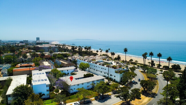 Building Photo - 132 San Vicente Blvd Unit B