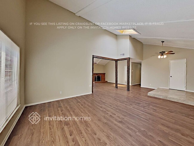 Photo - 2725 Greenleaf Ave