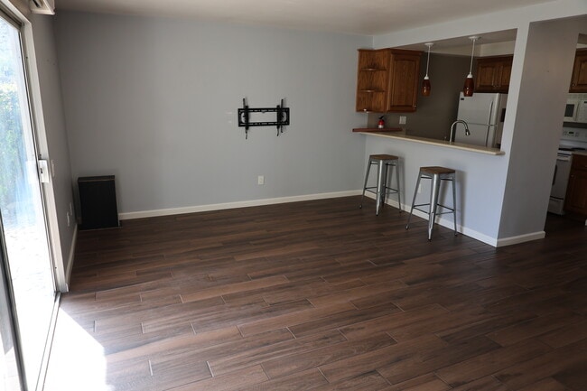 Building Photo - 5989 Rancho Mission Rd Unit #106