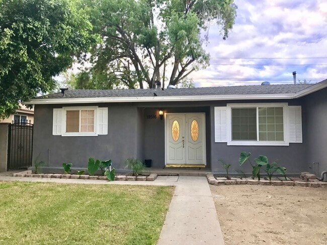 Building Photo - 4 BED 3 BATH BEAUTIFUL HOME!!!