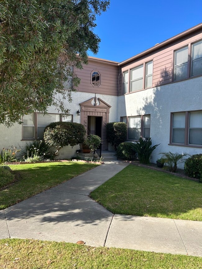 Building Photo - 8390 Dunbarton Ave Unit 90