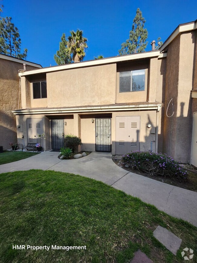 Building Photo - Two story condo in gated community in Ontario