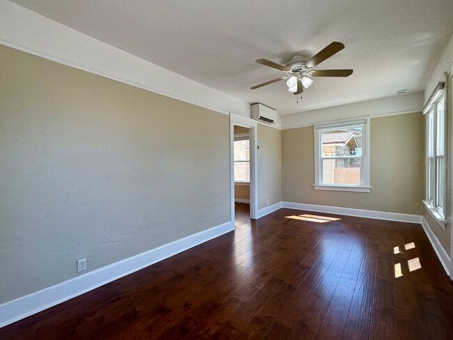 Photo - 3320 Redwood St