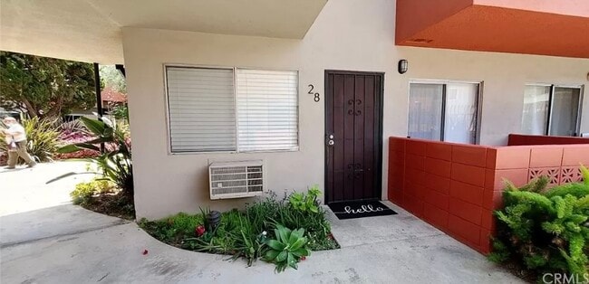 Building Photo - 5021 Atlantic Ave Unit 28