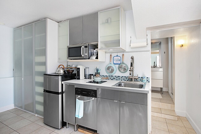 Photo - 5027 Santa Monica Ave Unit Beachside Condominium