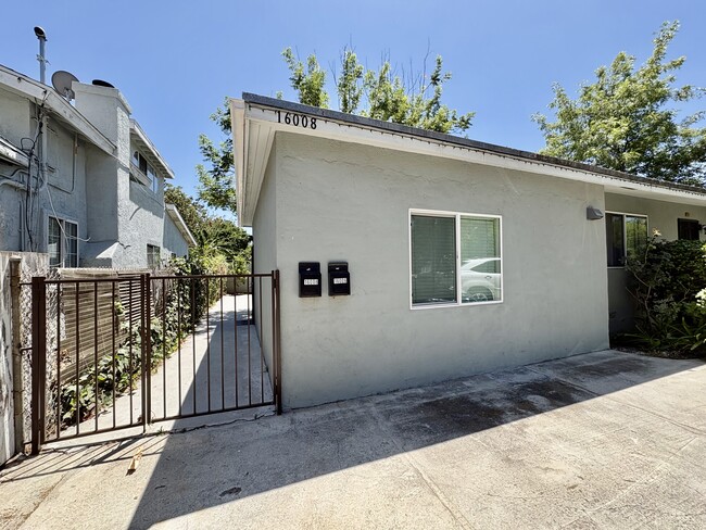 Building Photo - 16008 Bassett St