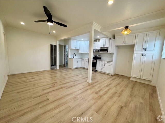 Building Photo - 1438 E 59th St Rental