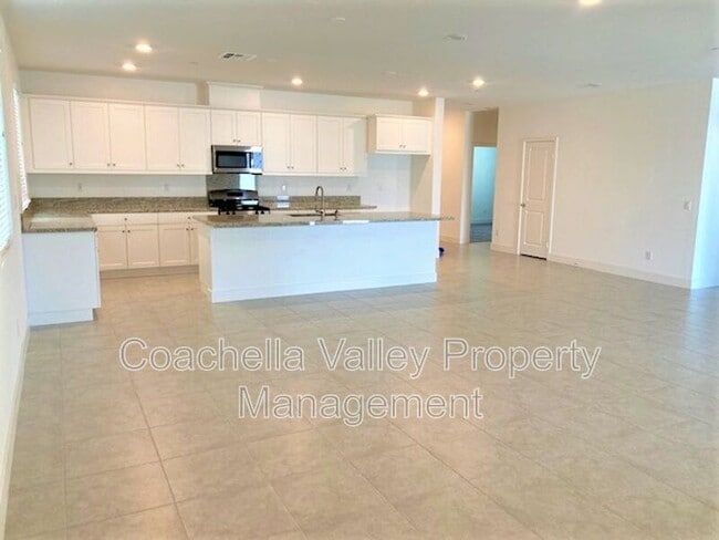 Photo - 11702 E Crescent St