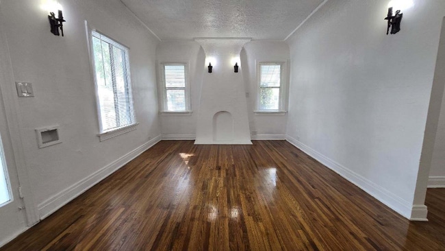Photo - 243 W Walnut Ave