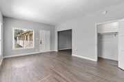 Photo - 2010 Pine Ave Apartment Unit 08